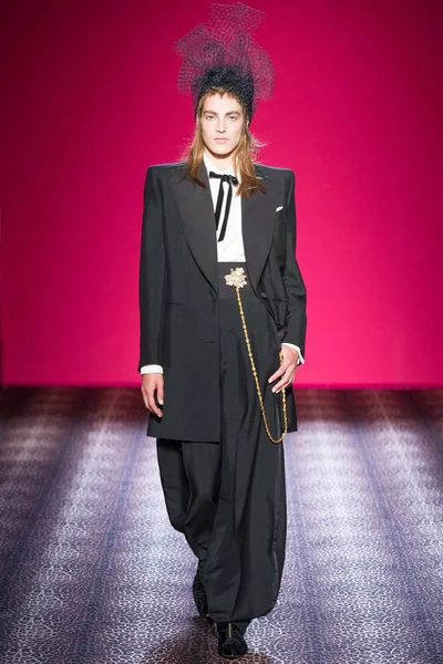 Look 17